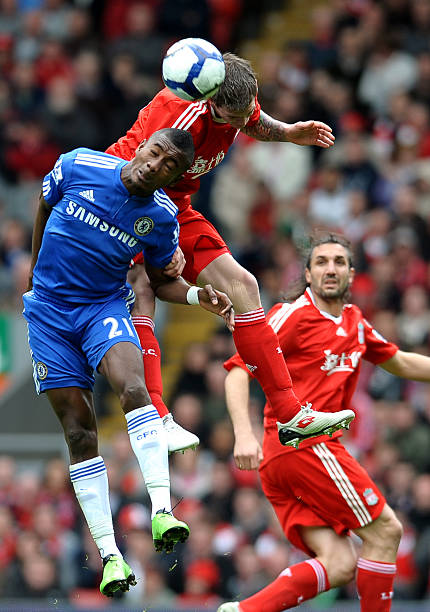 足球背后的 足球背后的